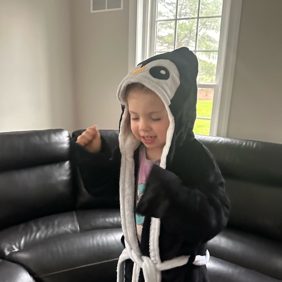 NWT PENGUIN COVER UP ROBE - Picture 3 of 6